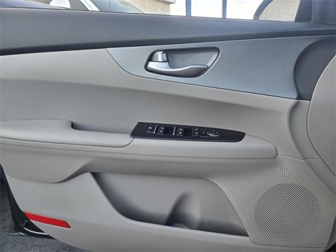 Used 2021 Kia Forte LXS image 12