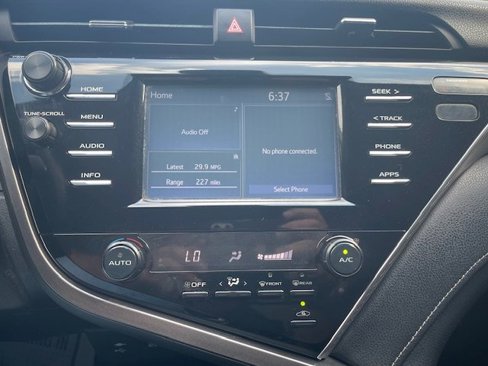 Used 2018 Toyota Camry SE image 22