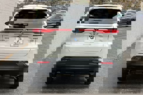 Used 2021 Toyota Venza LE image 8