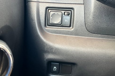 Used 2016 Nissan Versa Note SV image 30