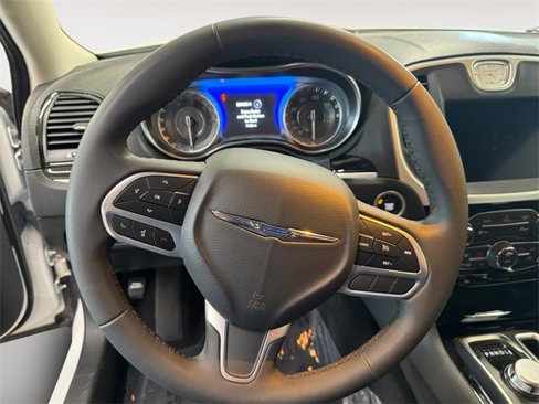 Used 2023 Chrysler 300 Touring L image 14
