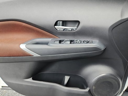 Used 2024 Nissan Kicks SR image 13