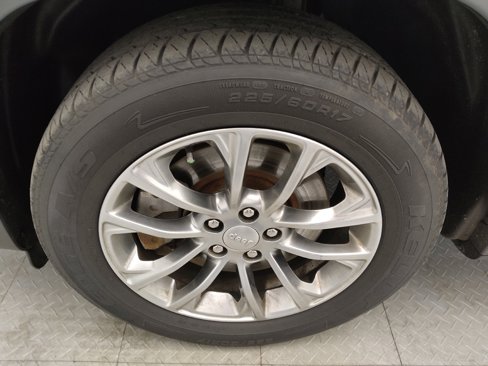 Used 2020 Jeep Cherokee Latitude Plus image 31