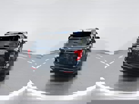 Used 2022 Ford Explorer XLT image 18