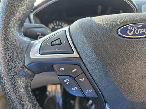 Used 2017 Ford Fusion SE image 19