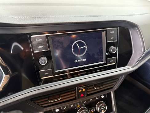 Used 2022 Volkswagen Jetta SE image 23