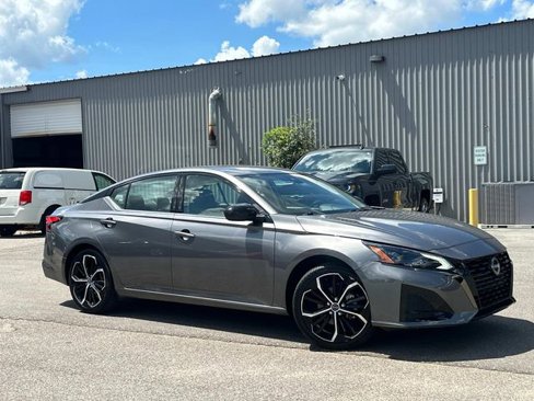 Used 2024 Nissan Altima 2.5 SR image 8