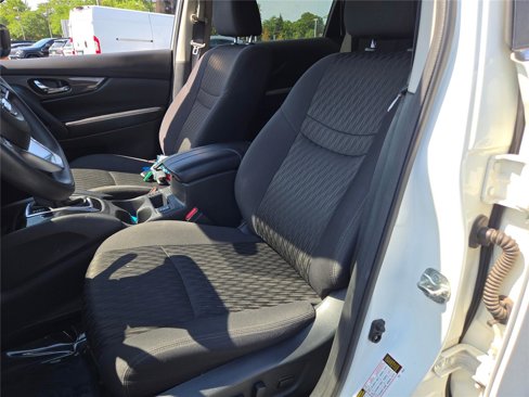 Used 2020 Nissan Rogue SV image 28
