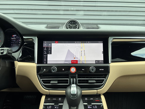 Used 2024 Porsche Macan image 20