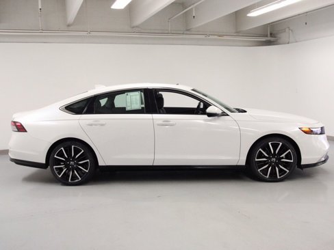 Used 2023 Honda Accord Touring image 5