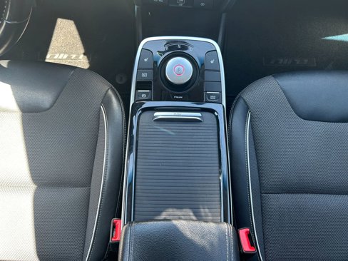 Used 2022 Kia Niro EX image 21