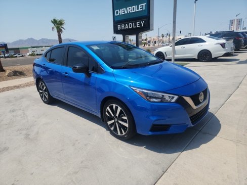 Used 2022 Nissan Versa SR image 2