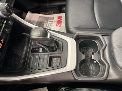 Used 2020 Toyota RAV4 XLE Premium image 33