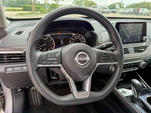 Used 2023 Nissan Altima 2.5 SV image 8