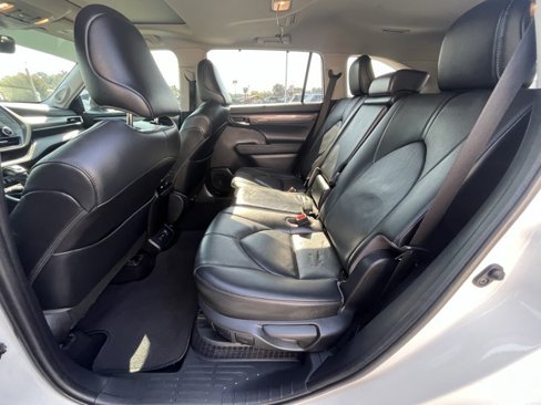 Used 2021 Toyota Highlander Limited image 10