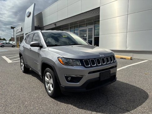 Used 2018 Jeep Compass Latitude image 1
