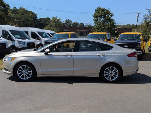 Used 2017 Ford Fusion SE w/ Fusion SE Technology Package image 10