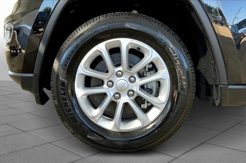 Certified 2022 Jeep Grand Cherokee Laredo E image 10