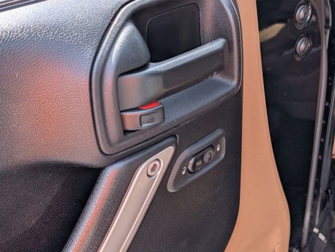 Used 2012 Jeep Wrangler Unlimited Sahara image 16