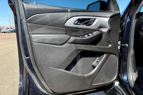 Used 2020 Chevrolet Traverse LT image 21