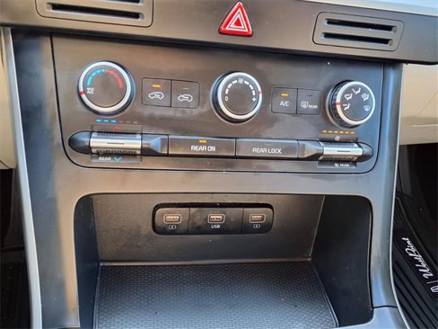 Used 2022 Kia Carnival LX image 21