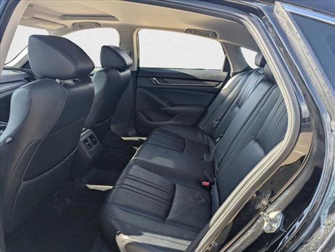 Used 2018 Honda Accord Touring image 15