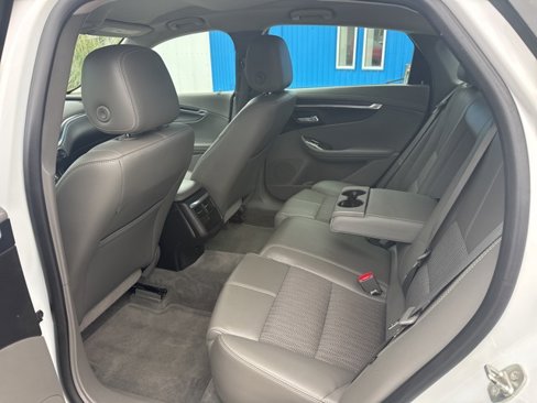 Used 2015 Chevrolet Impala LT image 24