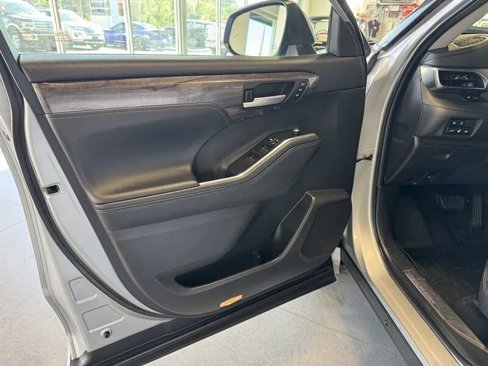Used 2020 Toyota Highlander Platinum image 15