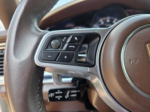 Used 2020 Porsche Panamera 4S image 31