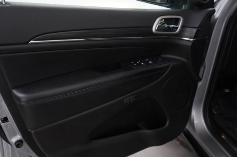 Used 2020 Jeep Grand Cherokee Limited w/ Luxury Group II image 25