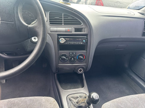 Used 2002 Hyundai Elantra GLS image 7