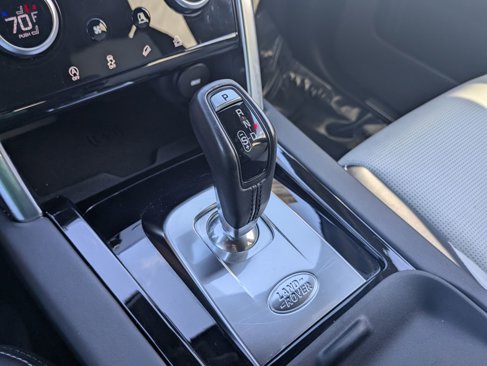 Used 2020 Land Rover Discovery Sport HSE R-Dynamic image 17