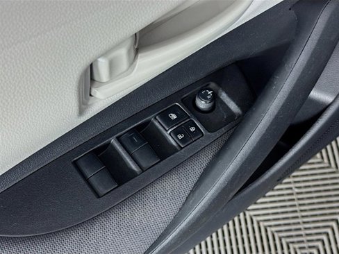 Used 2022 Toyota Corolla LE image 19
