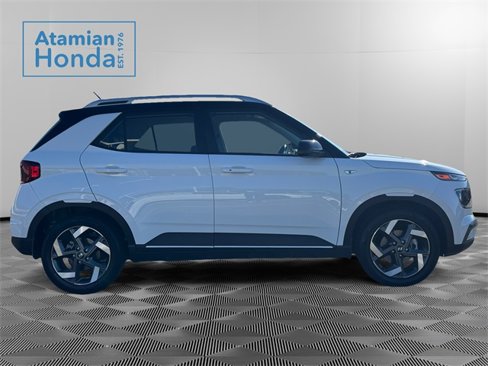 Used 2024 Hyundai Venue Limited image 6