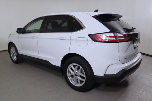 Used 2024 Ford Edge SEL image 9