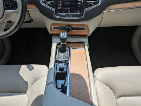 Certified 2022 Volvo XC90 T6 Momentum w/ Advanced Package image 18