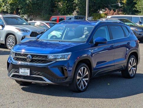 Certified 2022 Volkswagen Taos SE image 9