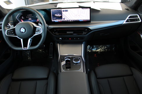 Used 2025 BMW 330i Sedan w/ M Sport Package image 25