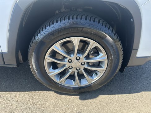 Used 2020 Jeep Cherokee Latitude Plus image 20