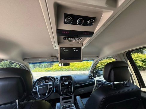 Used 2015 Chrysler Town & Country Touring w/ Driver Convenience Group image 25
