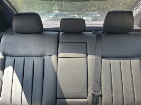 Used 2015 Mercedes-Benz E 400 4MATIC Sedan image 19