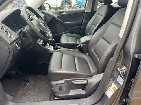 Used 2016 Volkswagen Tiguan S image 14