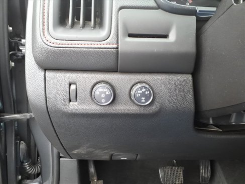 Used 2016 GMC Canyon SLE w/ All Terrain Package image 11