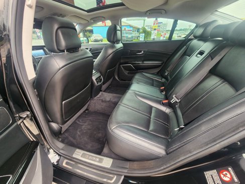 Used 2016 Kia K900 Luxury image 21