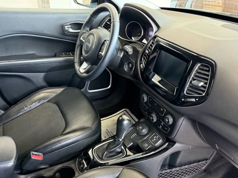 Used 2018 Jeep Compass Latitude w/ Popular Equipment Group image 19