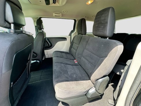 Used 2018 Dodge Grand Caravan SE w/ UConnect Hands-Free Group image 23