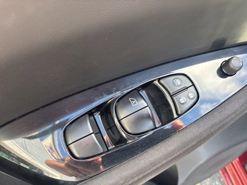Used 2017 Nissan Leaf SV image 13