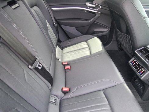 Certified 2022 Audi e-tron Premium Plus w/ Premium Plus Package image 26