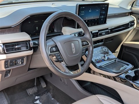 Used 2022 Lincoln Nautilus Reserve w/ Luxury Package image 11