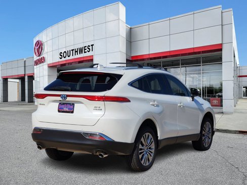 Used 2021 Toyota Venza XLE image 5